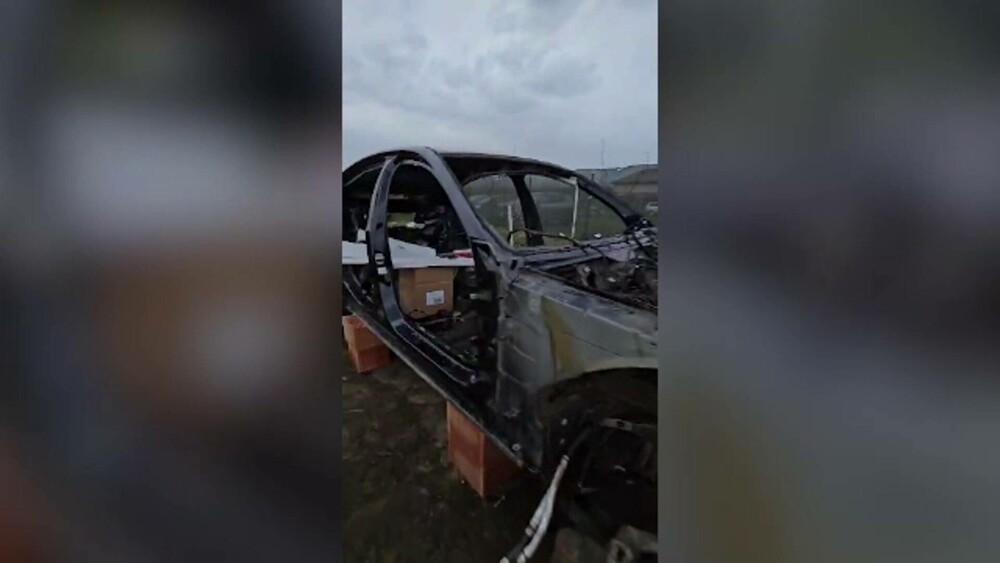 Un tânăr a închiriat o mașină de lux, plătind 10.000 lei, în Iași. După câteva zile proprietarul a făcut o descoperire șoc - Imaginea 2