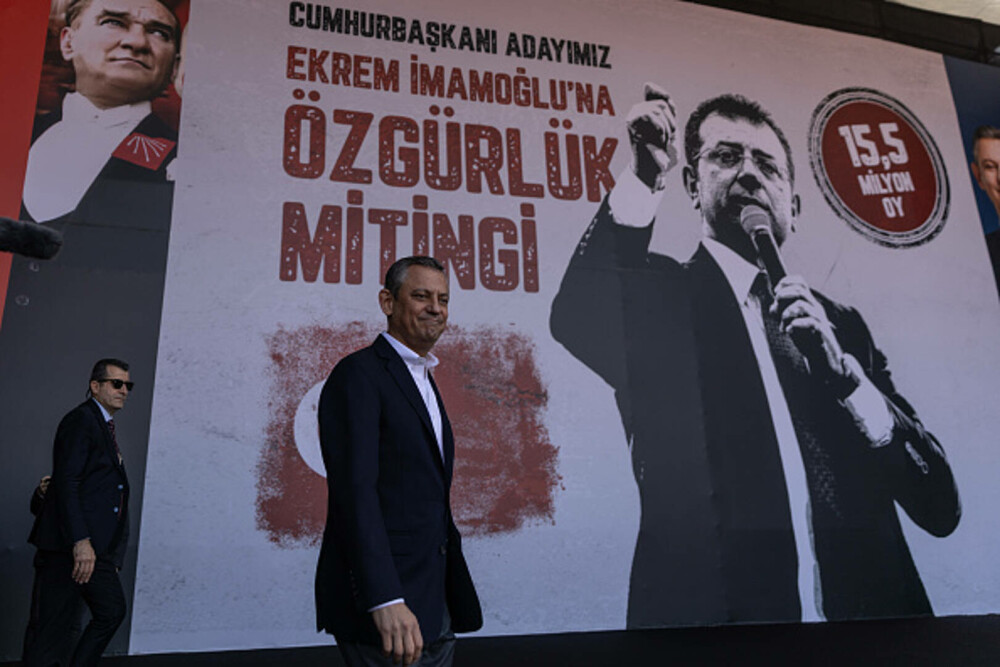 Miting uriaș la Istanbul. Sute de mii de oameni manifestează la apelul opoziţiei turce împotriva arestării lui Imamoglu. FOTO - Imaginea 23