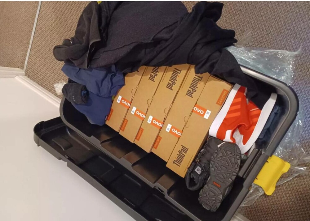 Opt curieri români au fost condamnați la 30 de ani de închisoare în Anglia, după ce au furat colete de 1 milion de euro. FOTO - Imaginea 2