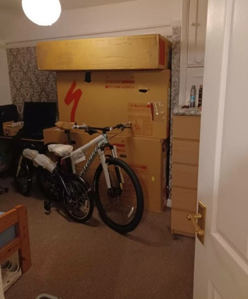 Opt curieri români au fost condamnați la 30 de ani de închisoare în Anglia, după ce au furat colete de 1 milion de euro. FOTO - Imaginea 3