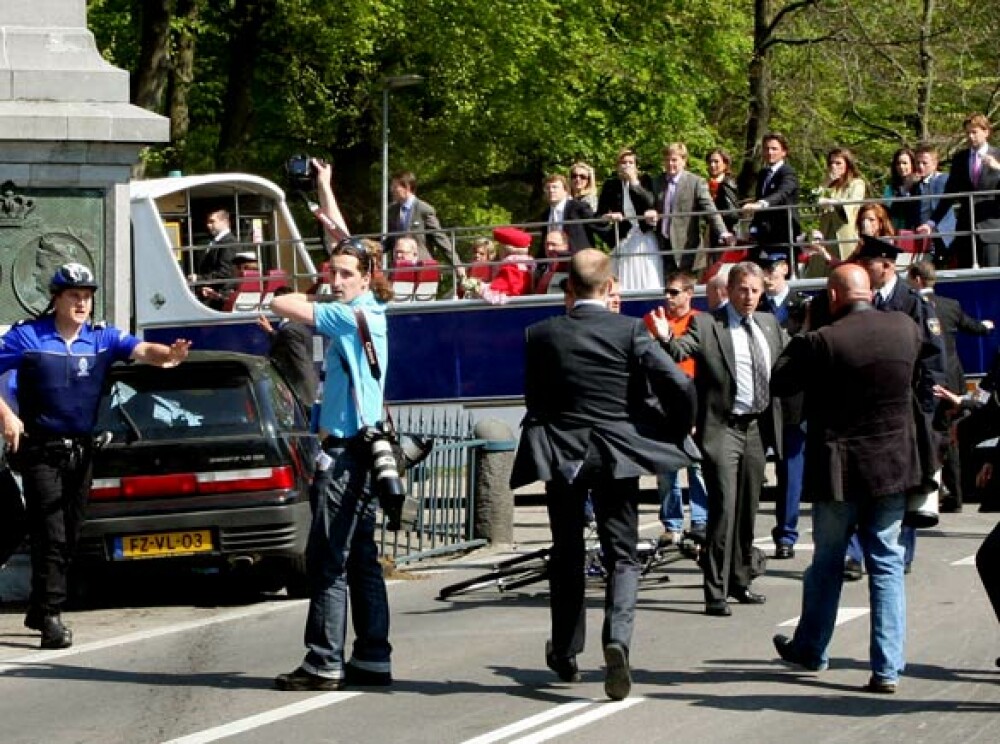Vezi galerie FOTO SOCANTA cu atacul asupra familiei regale olandeze - Imaginea 9