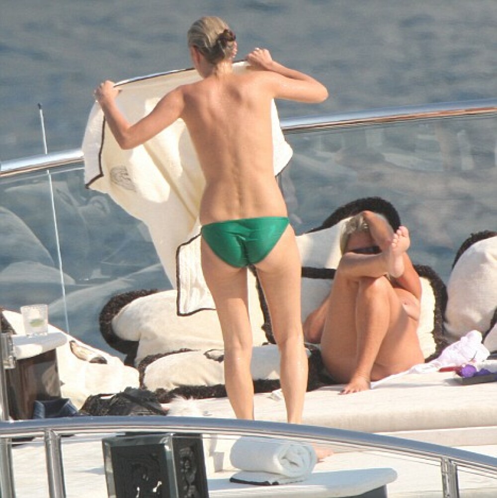 Kate Moss se racoreste: face topless pe iahtul unui miliardar! - Imaginea 4