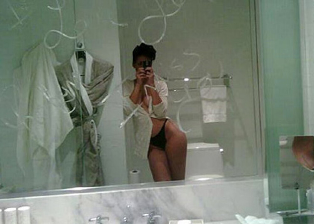 Rihanna: un iubit a postat pe Internet pozele cu mine dezbracata! - Imaginea 1