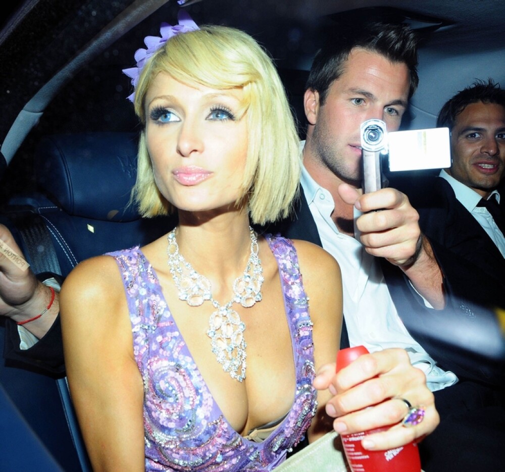 Paris Hilton isi arata chiloteii la Cannes! - Imaginea 5