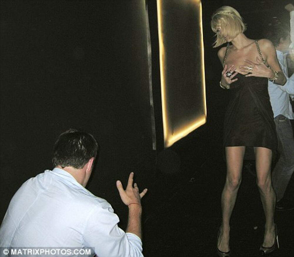 Paris Hilton adora sa fie filmata in ipostaze fierbinti! Aventuri la Cannes - Imaginea 6