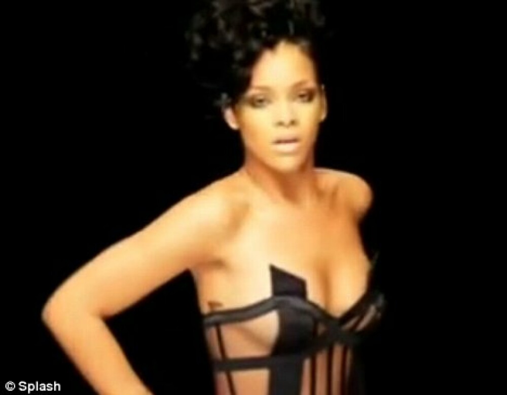 Rihanna, mai sexy ca niciodata! - Imaginea 1