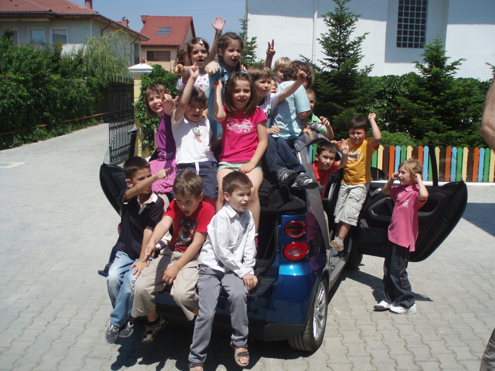 22 de copii intr-un Smart de doua locuri, la Pro Motor - Imaginea 1