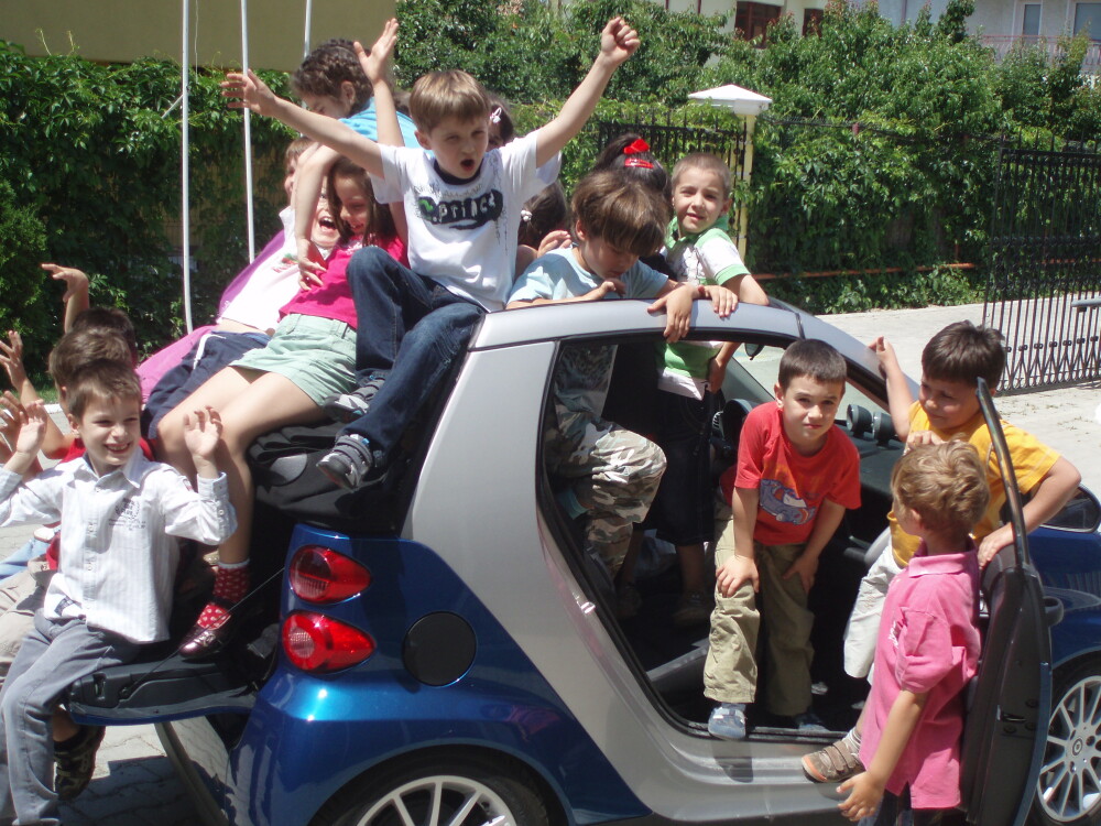22 de copii intr-un Smart de doua locuri, la Pro Motor - Imaginea 2