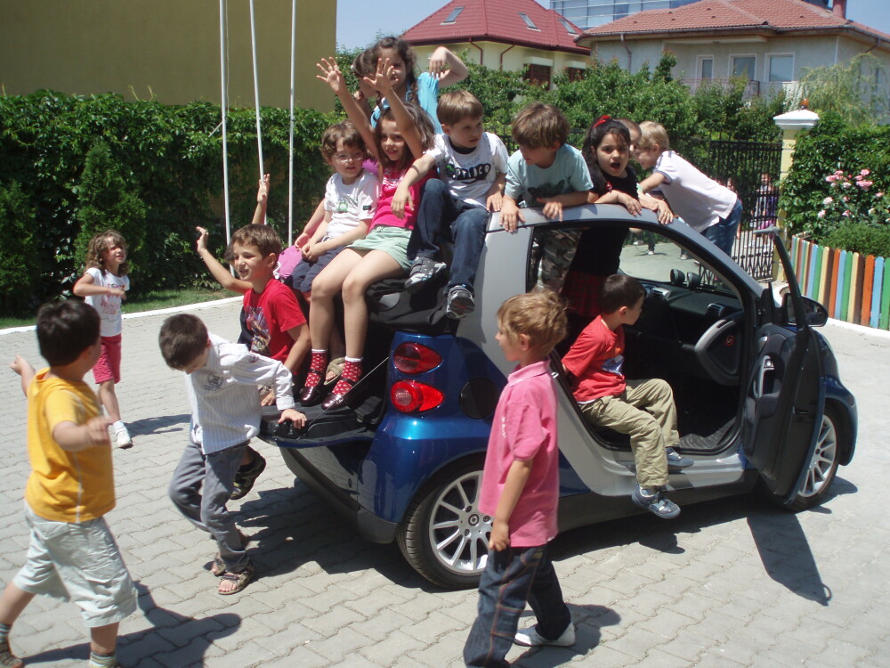 22 de copii intr-un Smart de doua locuri, la Pro Motor - Imaginea 3