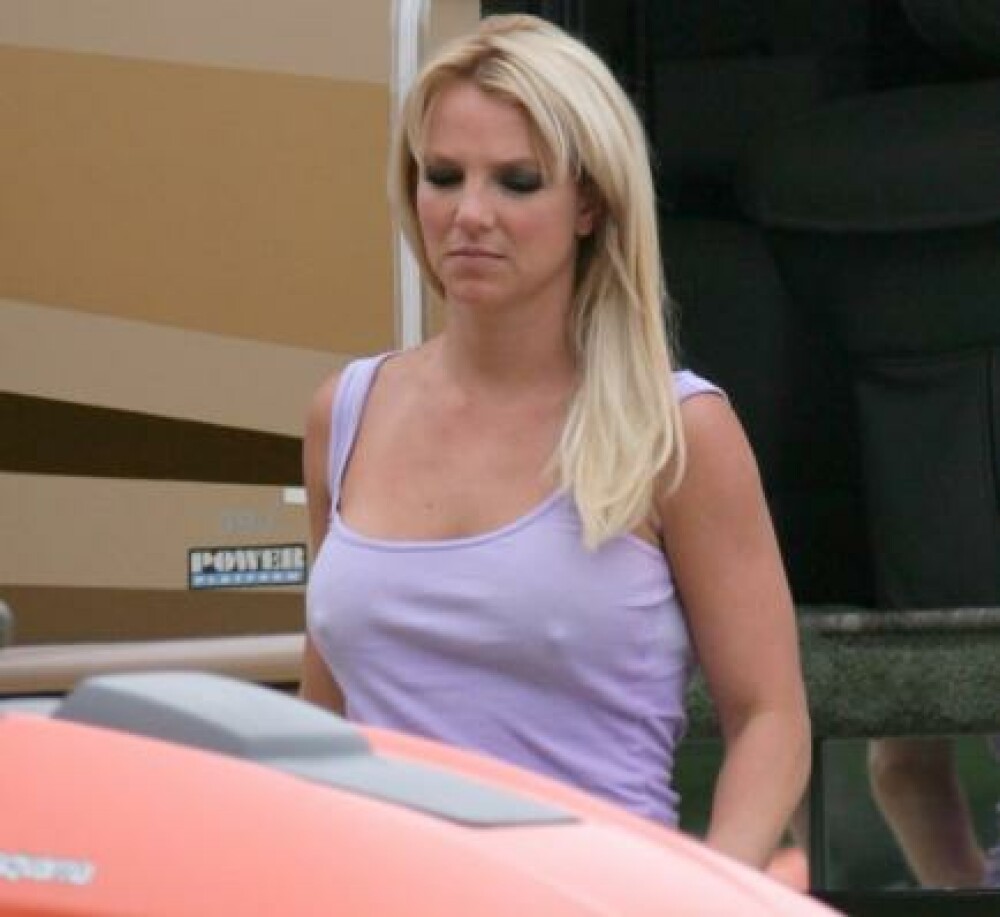 Britney Spears, cu sfarcurile la inaintare! - Imaginea 4