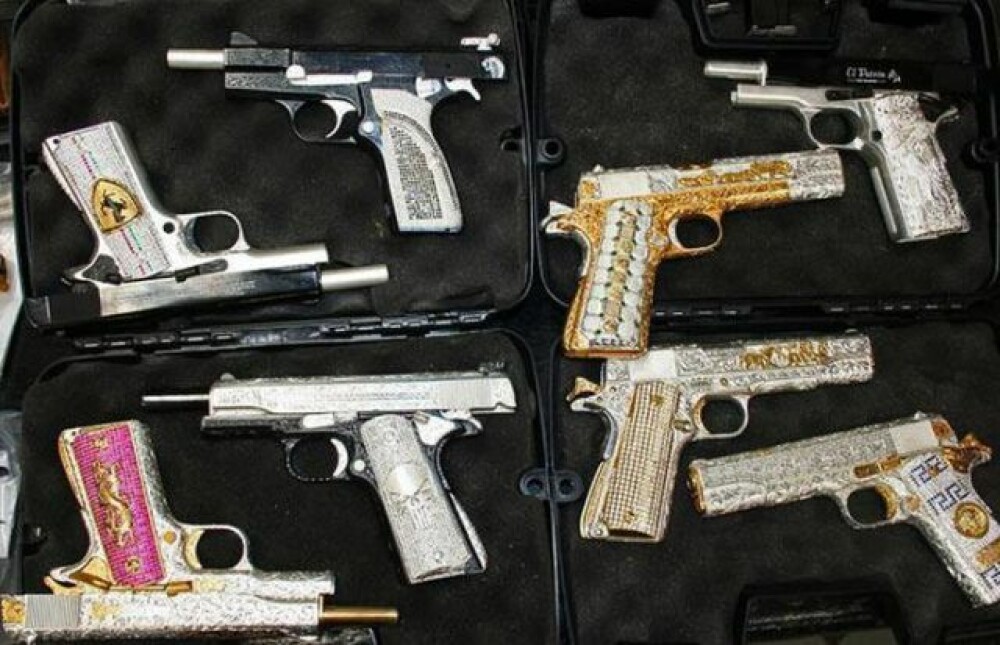 Culmea mafiei: si-a impodobit armele cu metale si pietre pretioase! FOTO - Imaginea 2