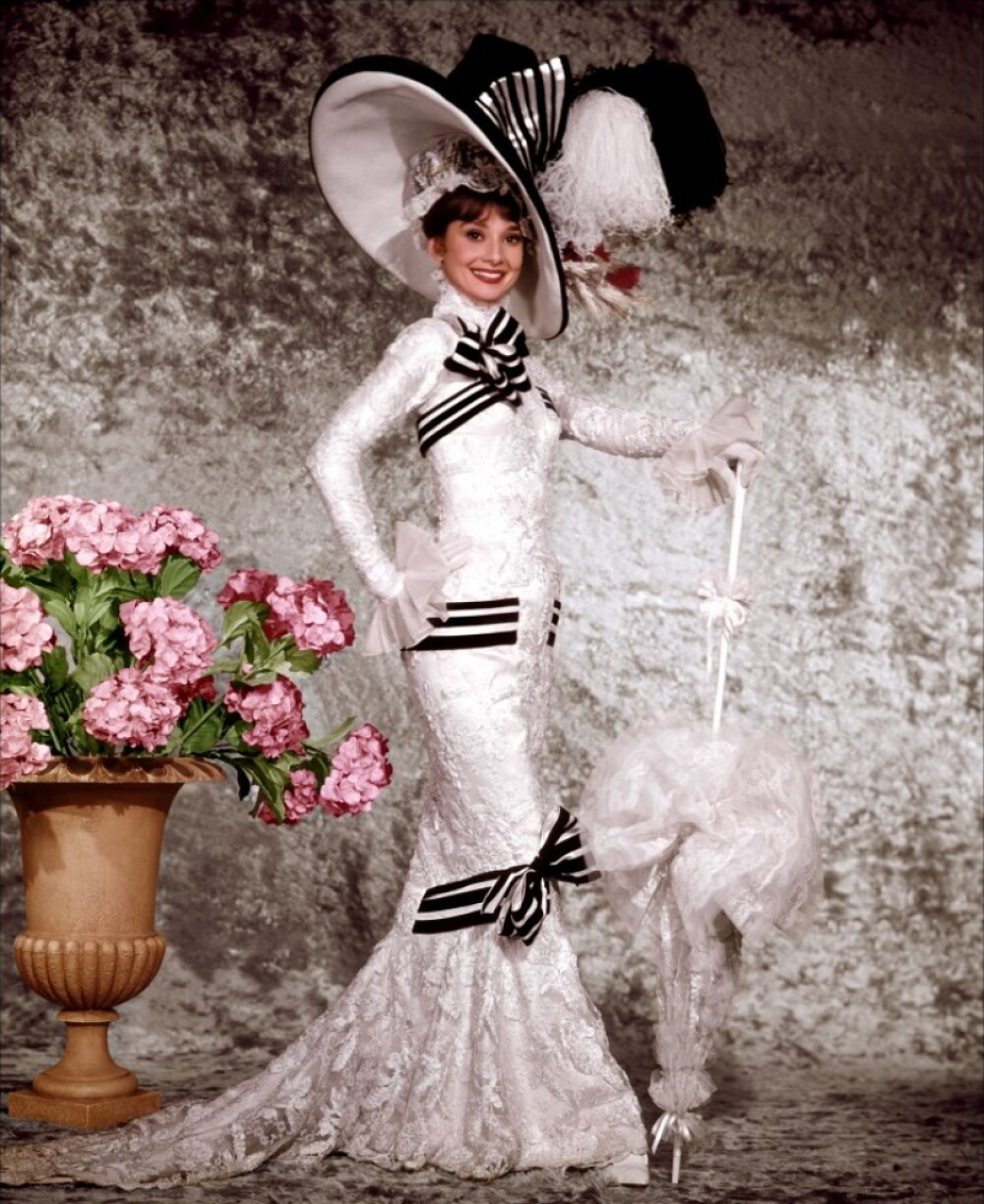 Topul celor mai elegante rochii de film. Audrey Hepburn, prima la Hollywood - Imaginea 5