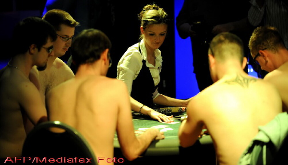 Vrei sa participi la turneul mondial de poker pe dezbracate? FOTO! - Imaginea 3