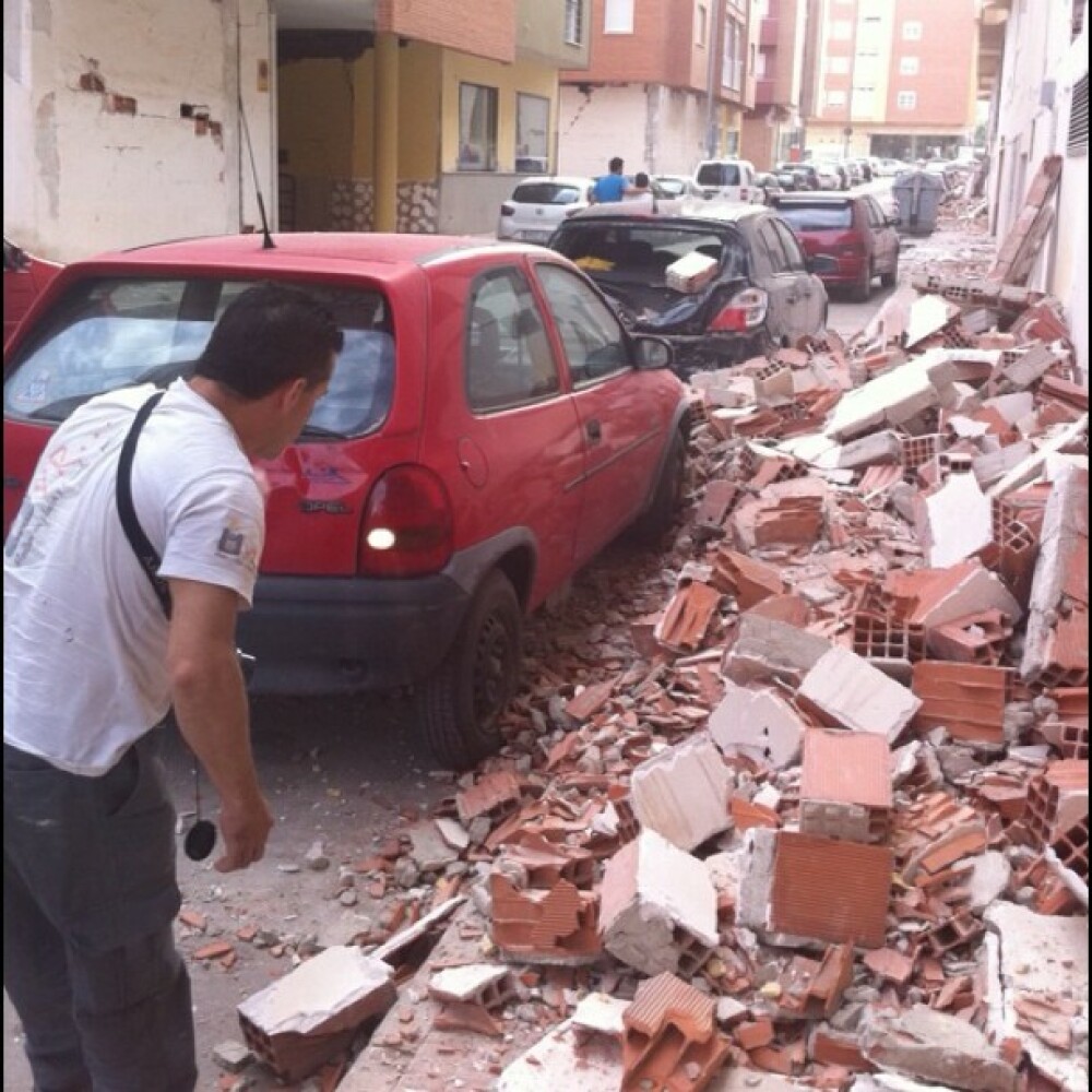 VIDEO. Cutremurul din Spania. A filmat cum se prabuseste cladirea - Imaginea 6