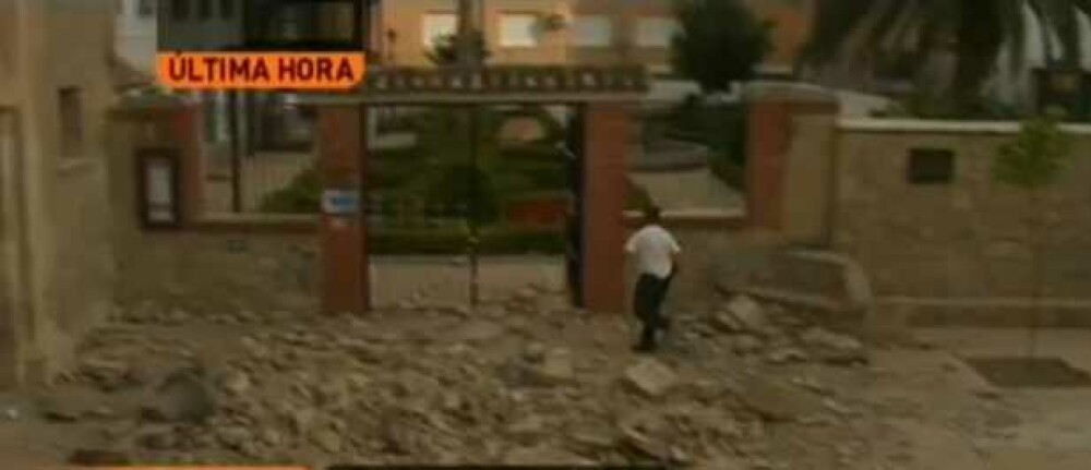 VIDEO. Cutremurul din Spania. A filmat cum se prabuseste cladirea - Imaginea 5