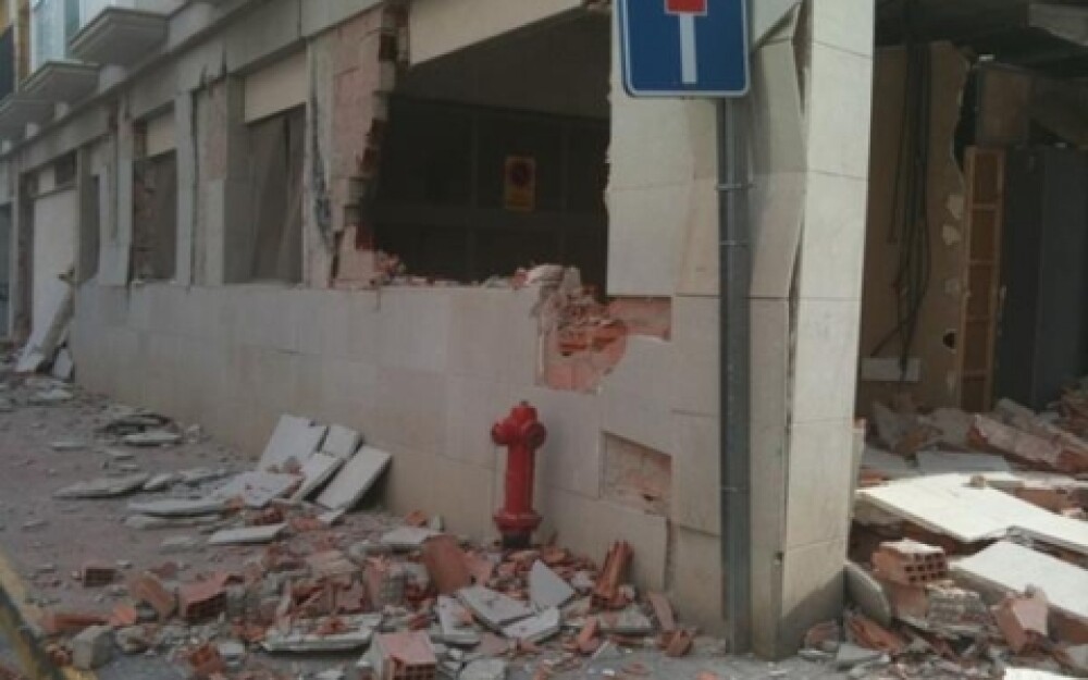 VIDEO. Cutremurul din Spania. A filmat cum se prabuseste cladirea - Imaginea 1