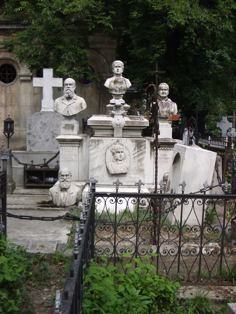 Cimitirul Bellu, deschis sambata noaptea pentru turisti. GALERIE FOTO - Imaginea 8