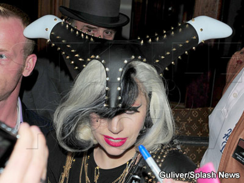Ghici ce are Lady GaGa pe cap. FOTO - Imaginea 1