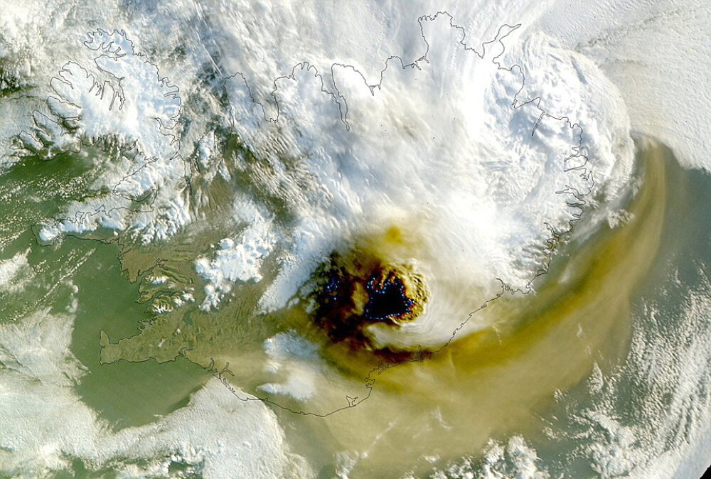 Eruptia celui mai activ vulcan din Islanda, vazuta din spatiu. GALERIE FOTO - Imaginea 1