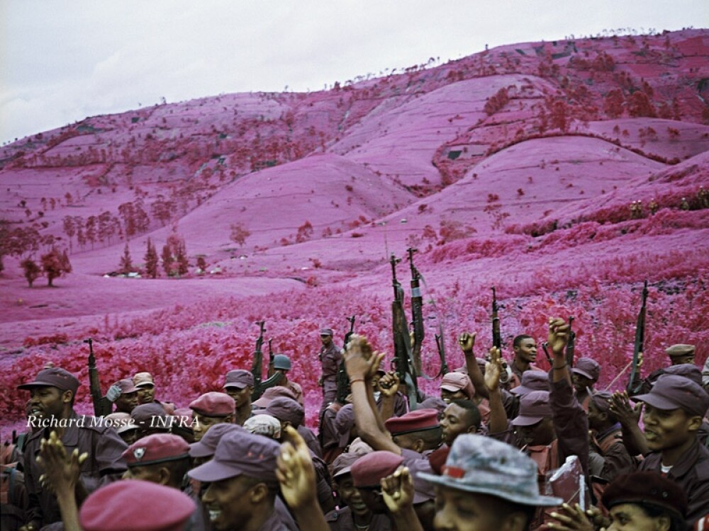 Fotografii incredibile din tara violurilor. <b>Cum se vede teroarea in roz</b> - Imaginea 1