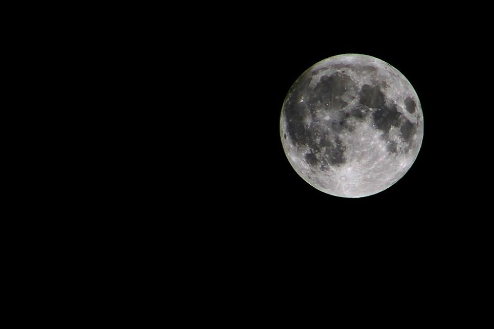 Super-luna in imagini. Cele mai spectaculoase fotografii realizate in momentul de apropiere maxima - Imaginea 2