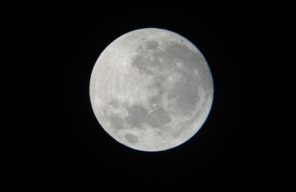 Super-luna in imagini. Cele mai spectaculoase fotografii realizate in momentul de apropiere maxima - Imaginea 4