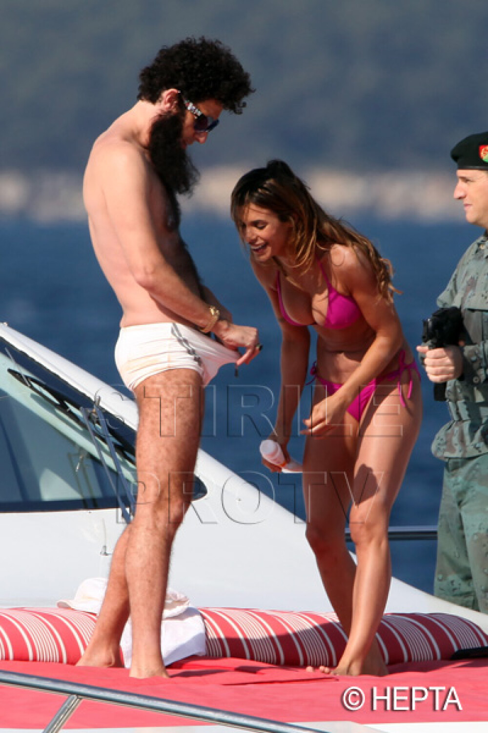 Elisabetta Canalis si Sacha Baron Cohen, pe acelasi yacht. Paparazzi, socati de ce au vazut - Imaginea 3