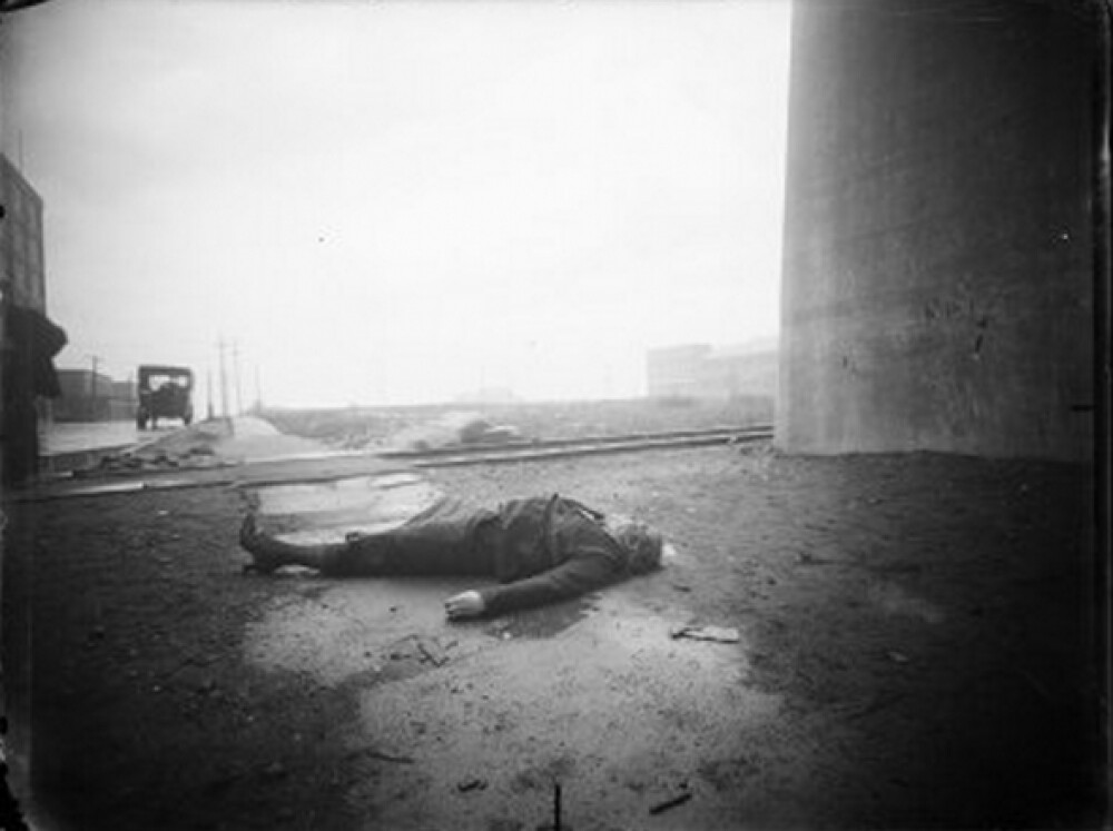 Imagini socante:Mii de fotografii cu executii ale Mafiei din New York,facute publice dupa 100 de ani - Imaginea 17