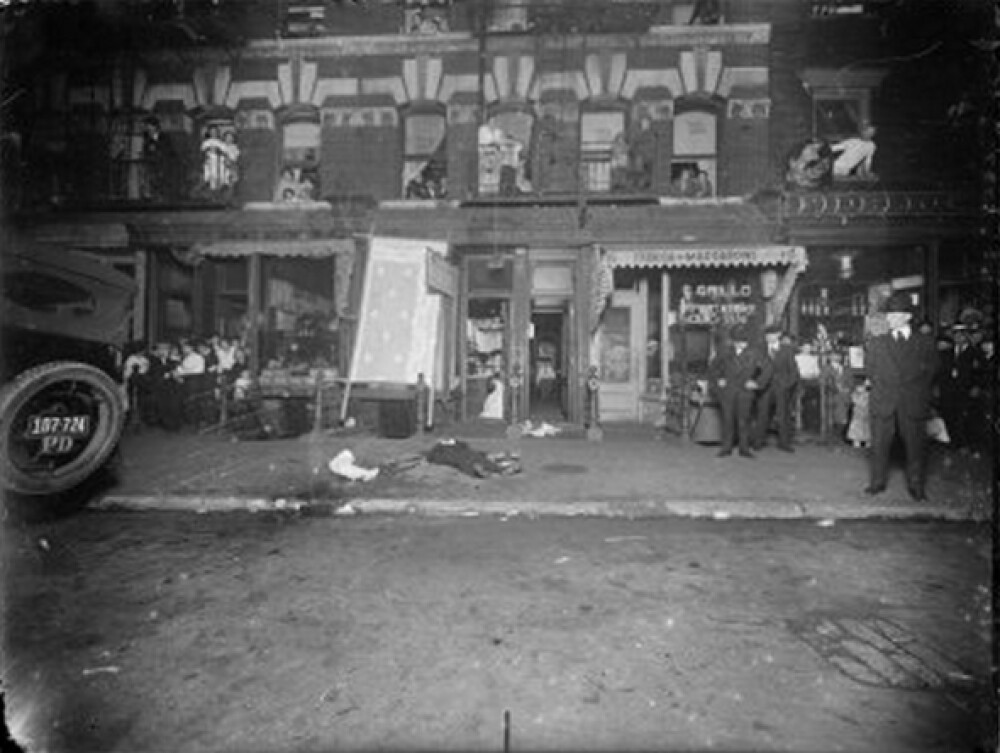 Imagini socante:Mii de fotografii cu executii ale Mafiei din New York,facute publice dupa 100 de ani - Imaginea 10