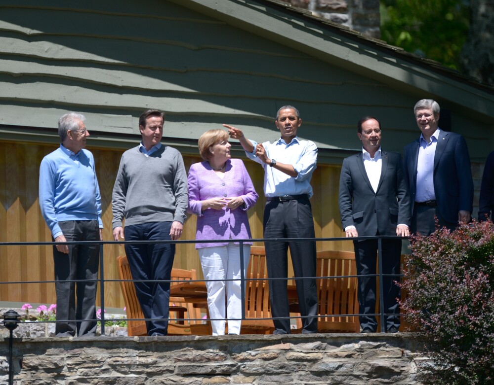 Prima Doamna a Frantei a pasit cu toc in lumea mare a politicii. GALERIE FOTO de la summit-ul G8 - Imaginea 6
