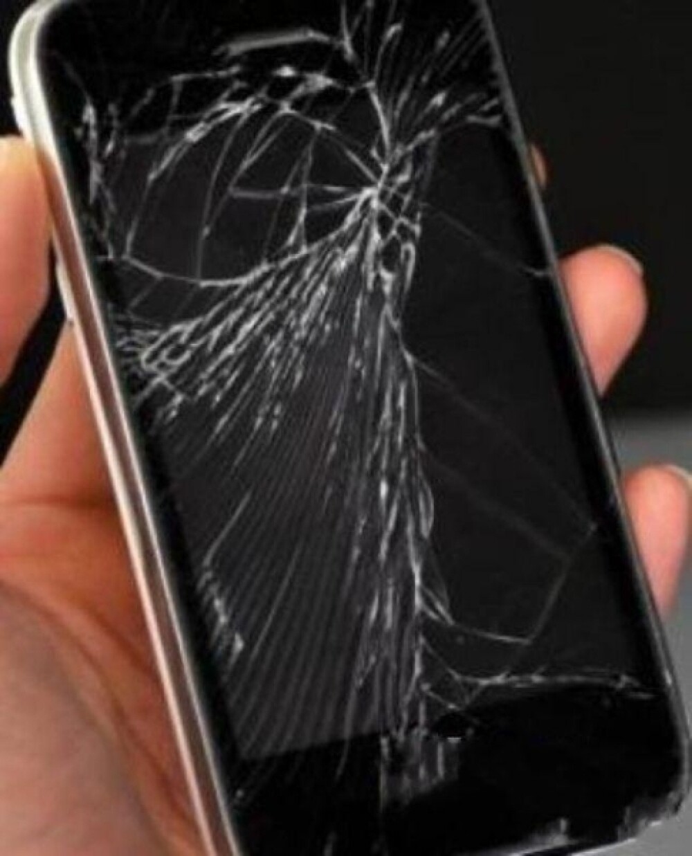 Un barbat din China a ramas diform dupa ce un iPhone i-a explodat in mana - Imaginea 2