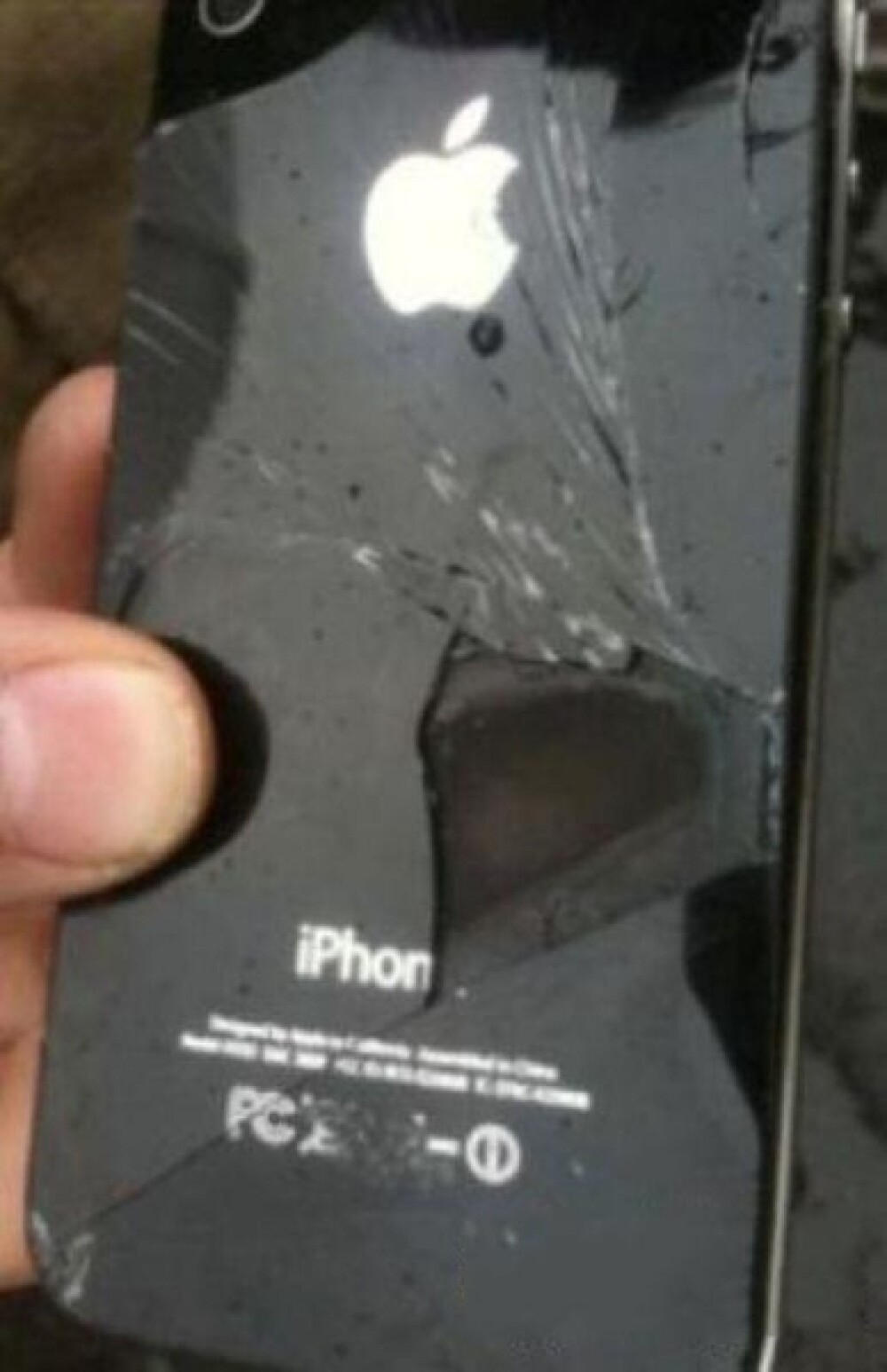 Un barbat din China a ramas diform dupa ce un iPhone i-a explodat in mana - Imaginea 1