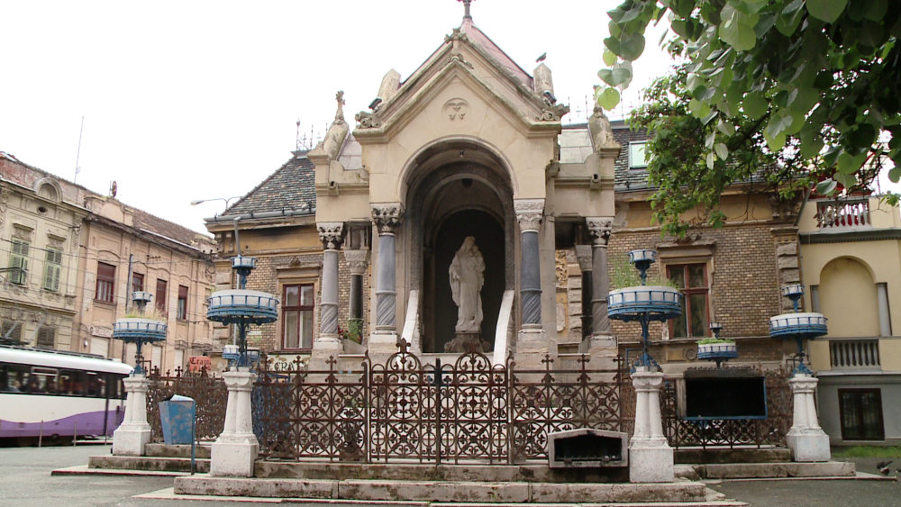 Statuia Fecioarei Maria a fost restaurata dupa patru luni de la vandalizare - Imaginea 3