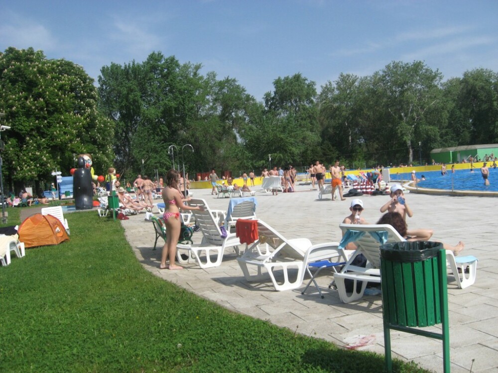 Mii de persoane au ales Strandul Neptun din Arad pentru a petrece 1 Mai. Intrarea a fost libera - Imaginea 2