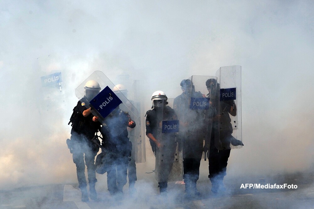 Proteste violente la Istanbul de 1 mai. Zeci de oameni au fost raniti, 20 de persoane retinute - Imaginea 3