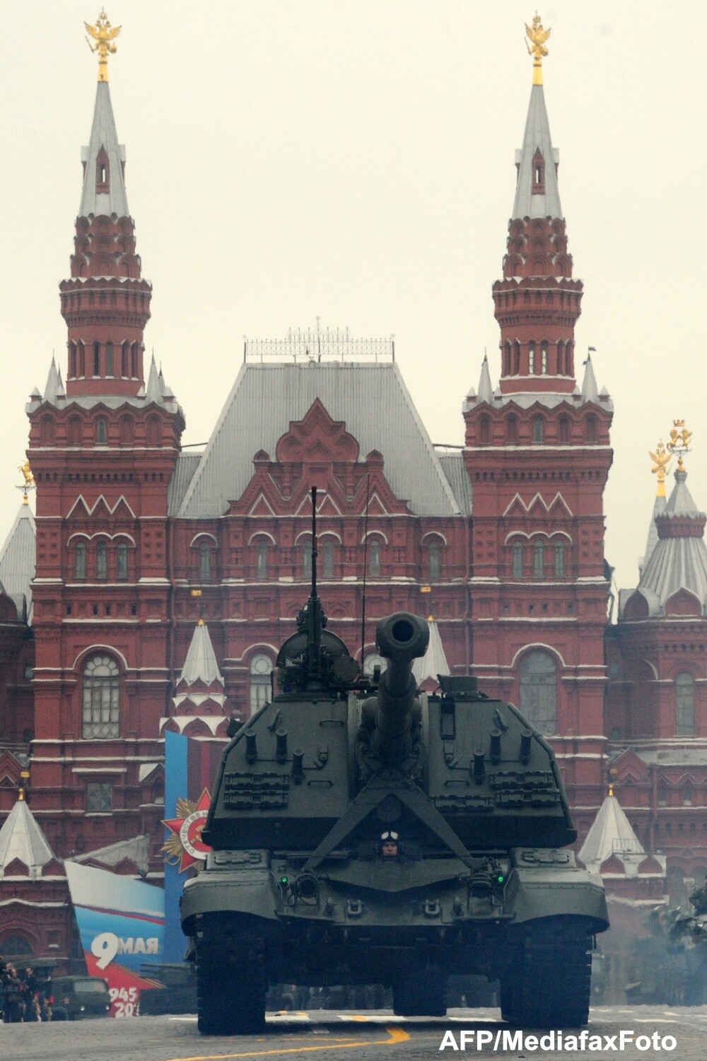 Parada militara la Moscova pentru aniversarea a 68 de ani de la victoria asupra Germaniei naziste - Imaginea 1