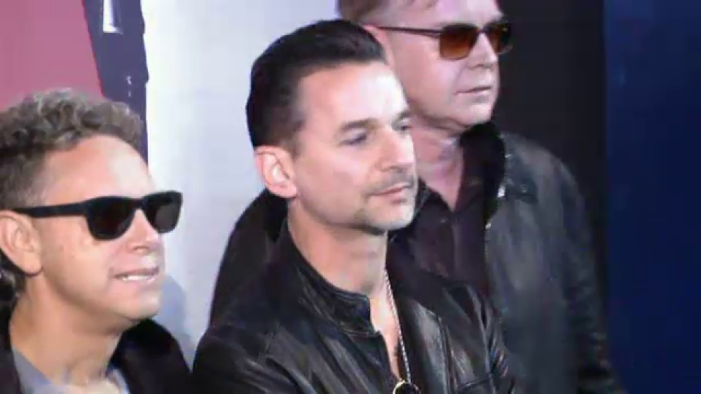 Monica, ingerul pazitor al lui Dave Gahan, la Bucuresti. Depeche Mode pentru concertul din 15 mai - Imaginea 2