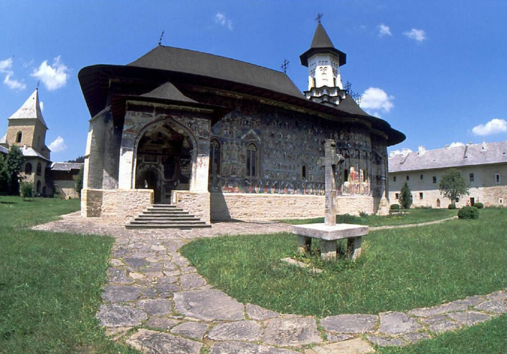 Frescele unice in lume ale manastirilor din Bucovina. Misterul culorilor imposibil de reprodus - Imaginea 5
