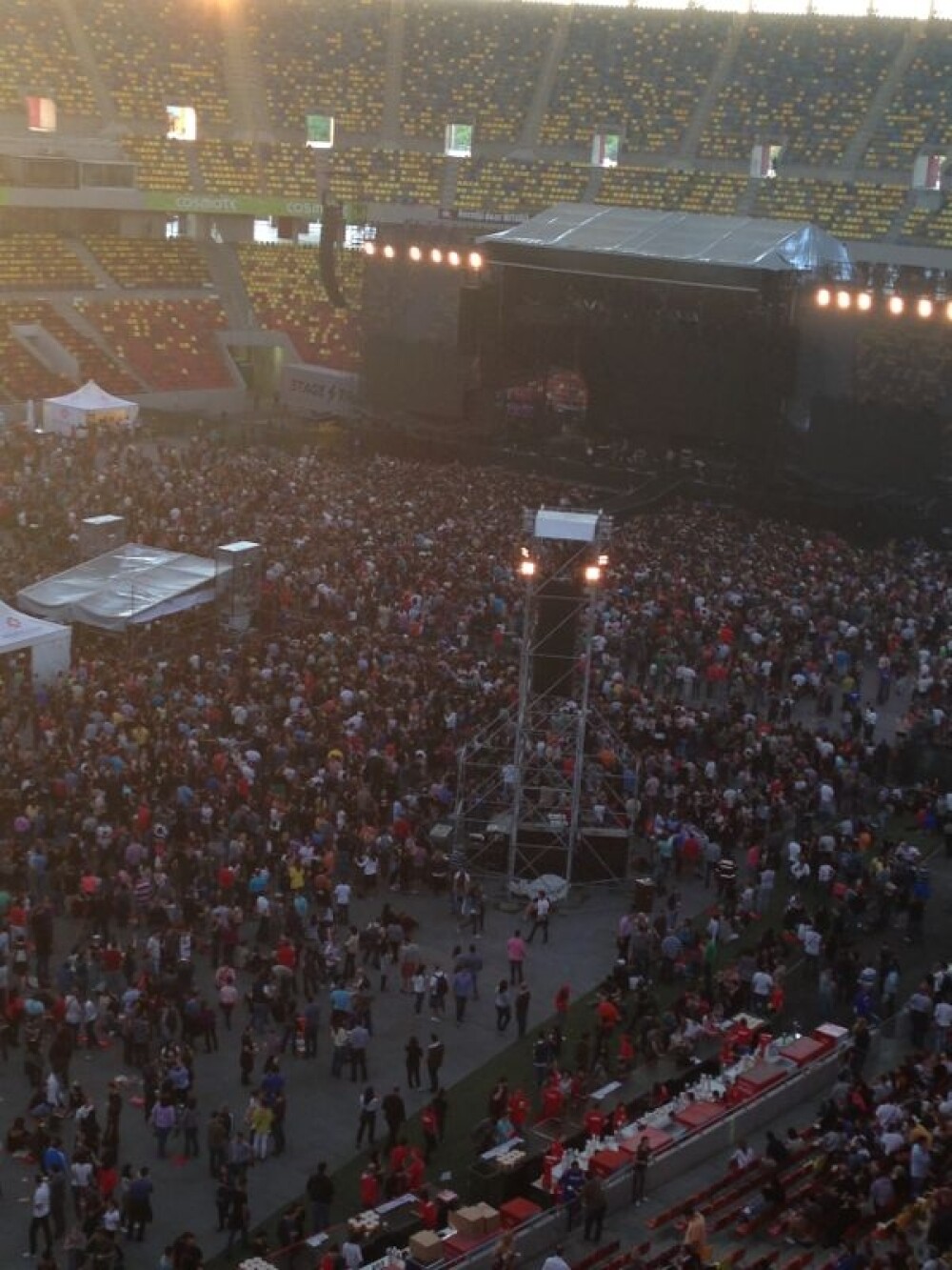 Depeche Mode pe National Arena, imaginile unui show unic. Surprizele trupei legendare la Bucuresti - Imaginea 4