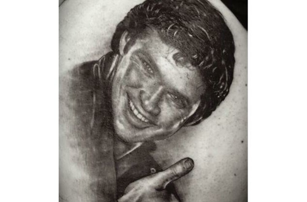 Ce si-a tatuat un barbat din Spania dupa ce a pierdut un pariu. 