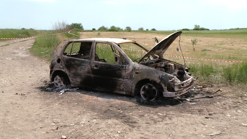 Un tanar de 28 de ani a fost gasit mort intr-o masina incendiata, la Utvin - Imaginea 1