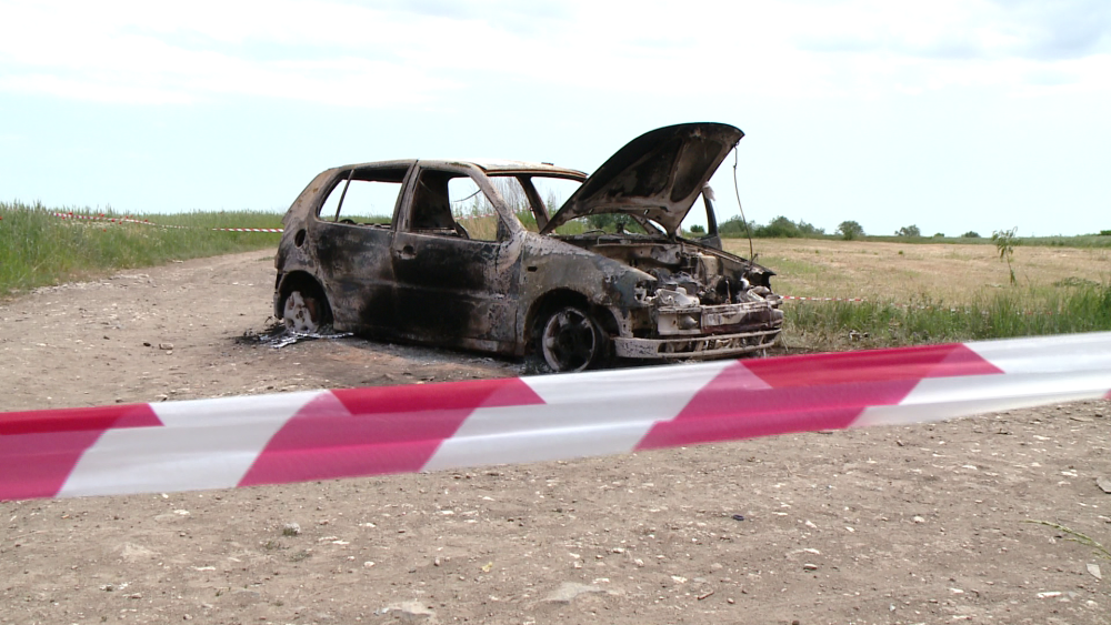 Un tanar de 28 de ani a fost gasit mort intr-o masina incendiata, la Utvin - Imaginea 3
