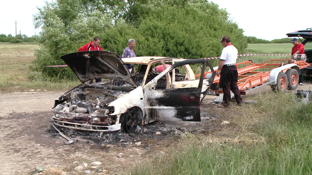Un tanar de 28 de ani a fost gasit mort intr-o masina incendiata, la Utvin - Imaginea 4