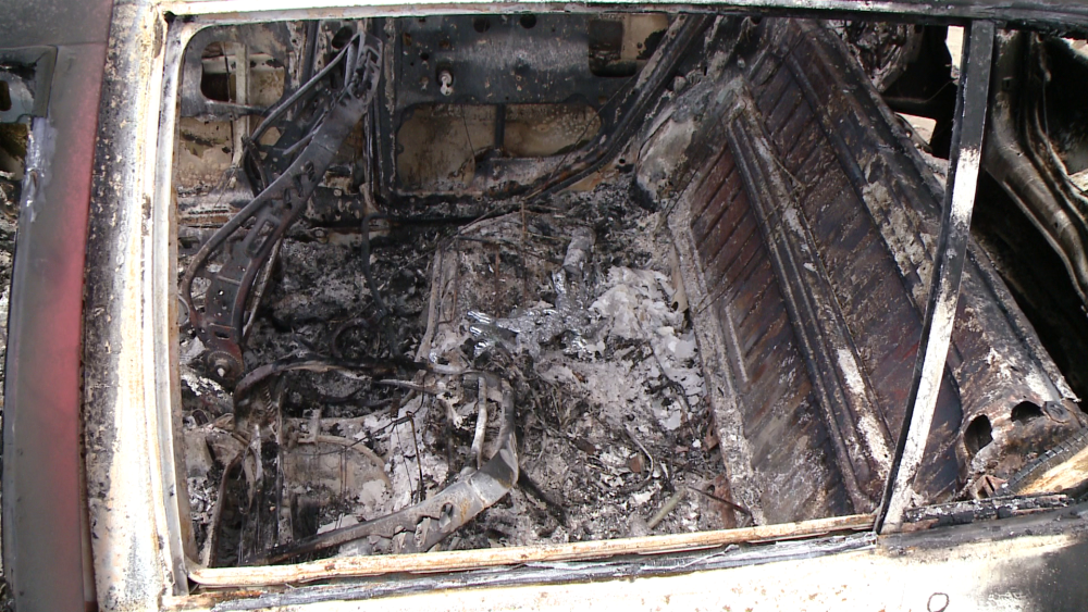 Un tanar de 28 de ani a fost gasit mort intr-o masina incendiata, la Utvin - Imaginea 5