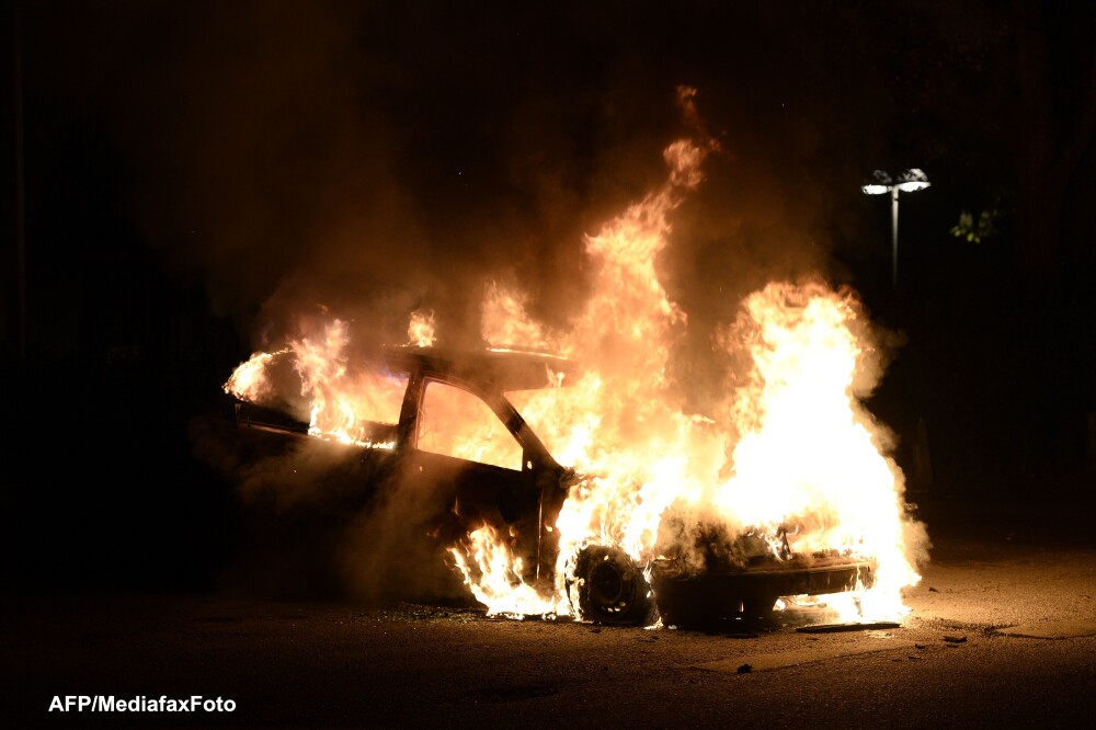 Stockholm, sub imperiul violentei. Sute de tineri imigranti incendiaza masini si se bat cu politia - Imaginea 4