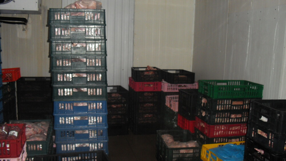 80 de kilograme de carne au fost confiscate de politisti in urma unor controale la 16 firme - Imaginea 2