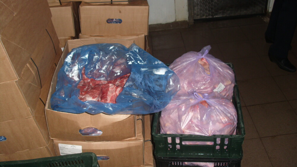80 de kilograme de carne au fost confiscate de politisti in urma unor controale la 16 firme - Imaginea 3