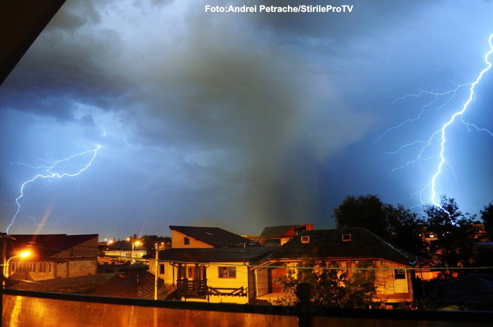 Urmele lasate de furtuna de miercuri noapte din Bucuresti. Prognoza meteo pe urmatoarele 24 de ore - Imaginea 4