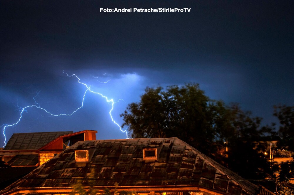 Urmele lasate de furtuna de miercuri noapte din Bucuresti. Prognoza meteo pe urmatoarele 24 de ore - Imaginea 3