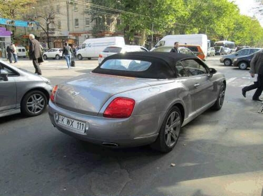 Made in Republica Moldova: soferul unui Bentley, lasat fara roti. Ce a aflat la scurt timp. FOTO - Imaginea 1